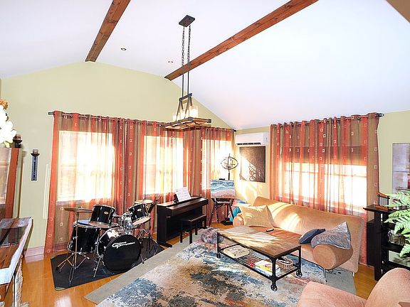 3rd image of 3182 Avenue S