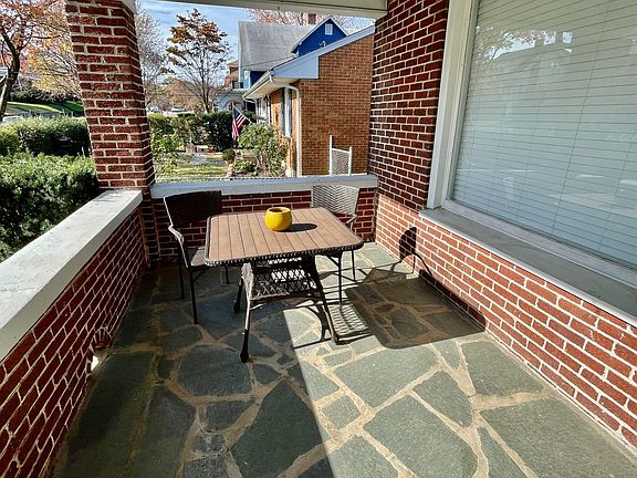 4th image of 1109-1111 Wasena Ave SW