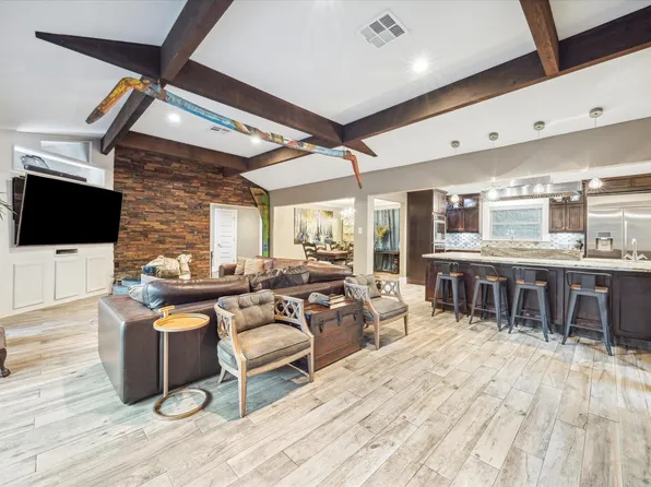 5 Tree Frog Dr, Houston, TX 77074