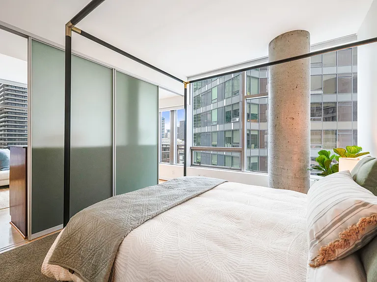 2033 2nd Ave #1010 — Photo 12