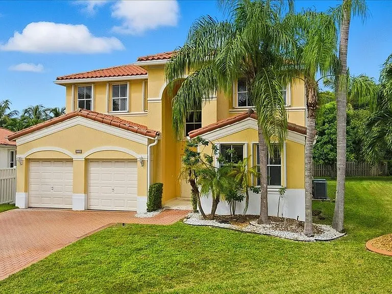 3802 SW 165th Ter — Photo 3