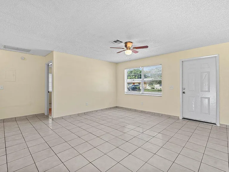 4863 Gulfstream Rd — Photo 5