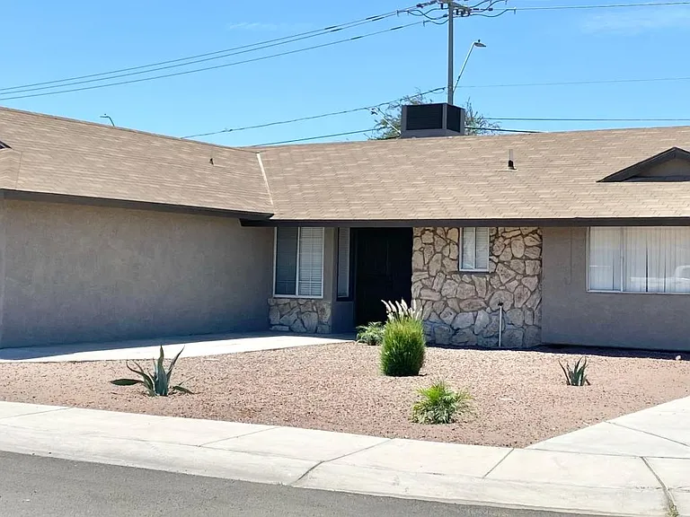 1784 S Meadowbrook Ave — Photo 2