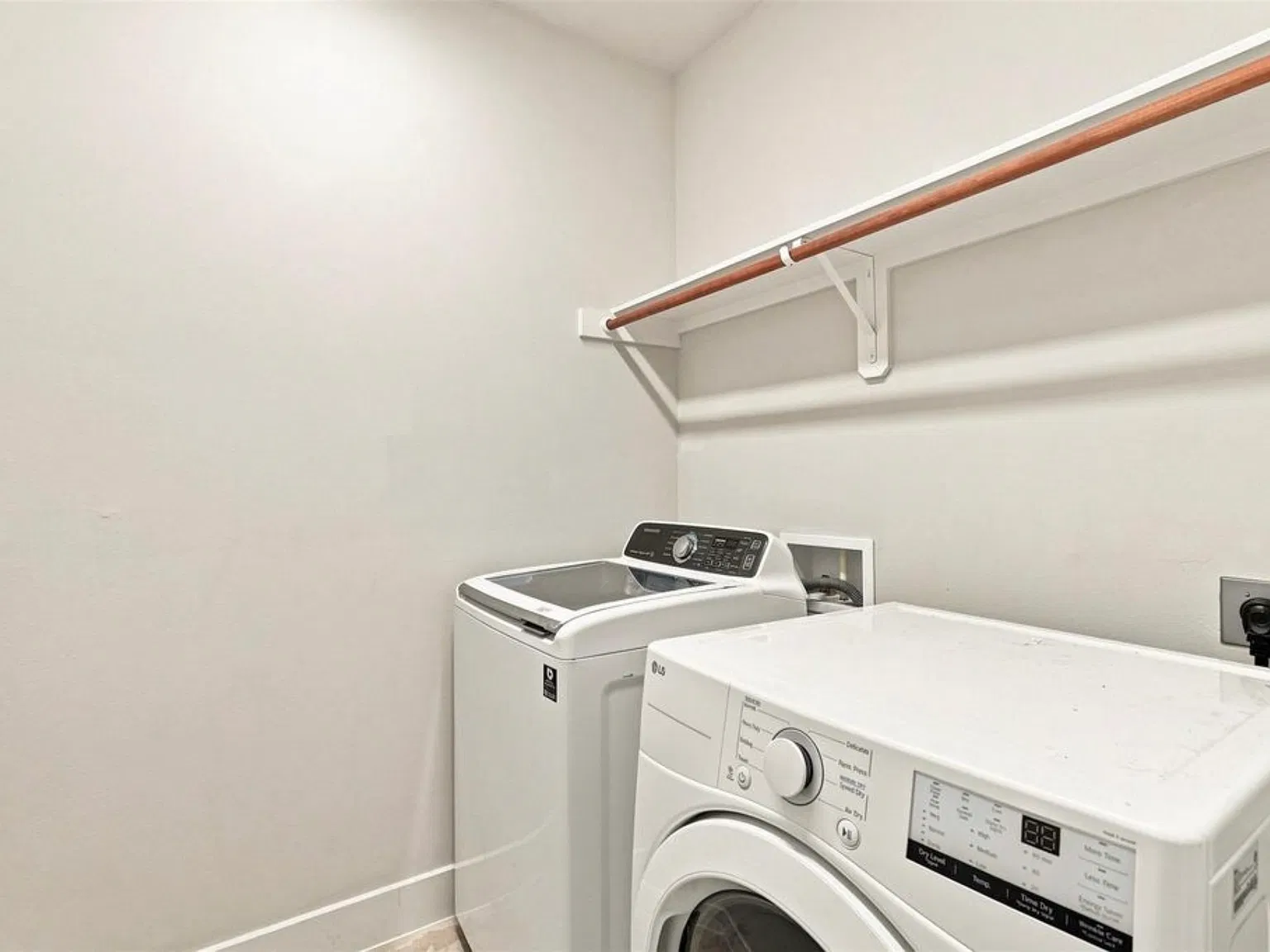1 bed, 1.5 bath, 2000 sqft, $850 — Photo 4