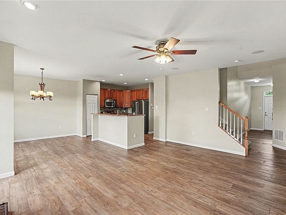 4th image of 291 Maple Ridge Dr