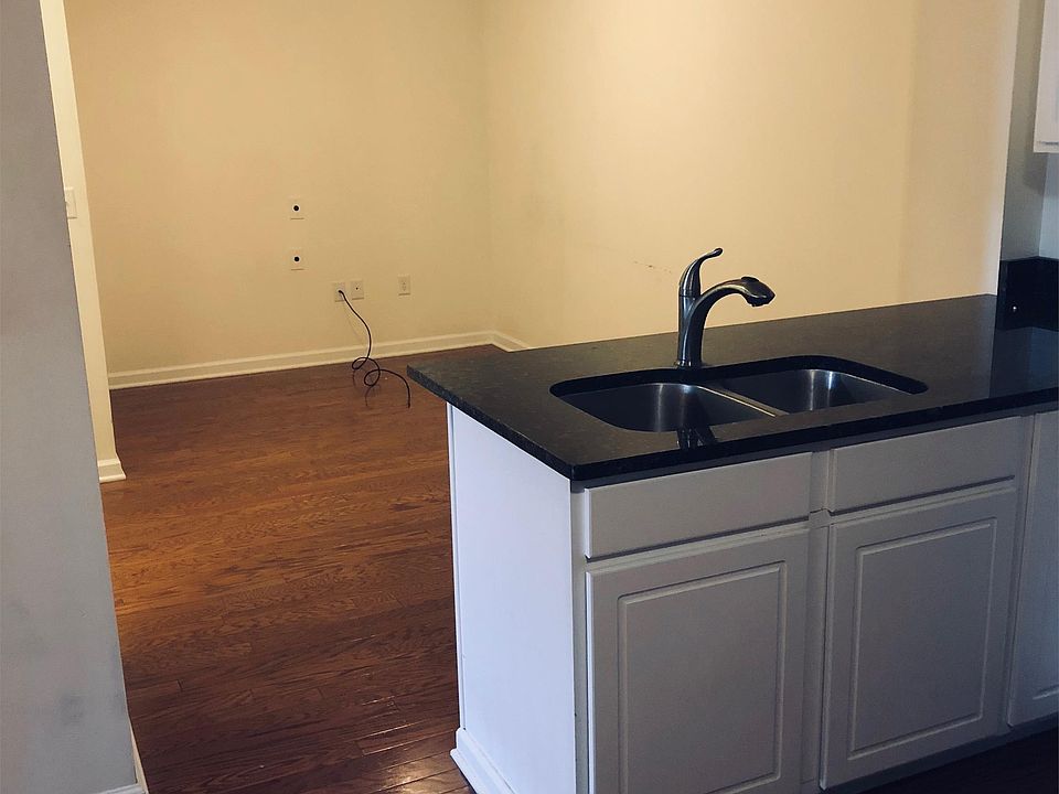 1st image of 524 Broadway APT 403