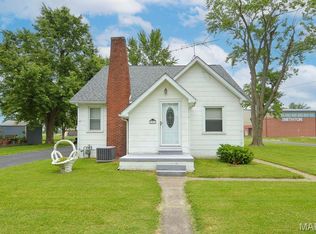 307 South St, Smithton, IL 62285