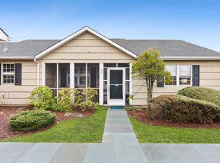 145 Saint Andrews Cir, Southampton, NY 11968