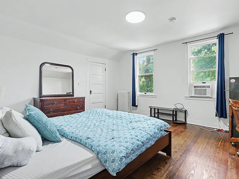 416 E Uintah St — Photo 15