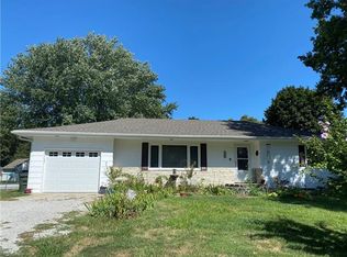 1305 State Route T Hwy, Savannah, MO 64485