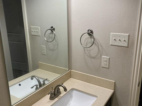 4th image of 218 Valley View Dr