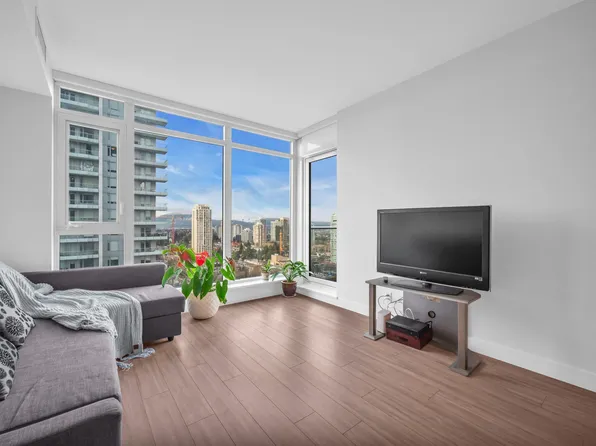 4458 Beresford St #1701, Burnaby, BC V5H 0J1