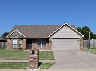 2880 Chip Shot Dr, Farmington, AR 72730