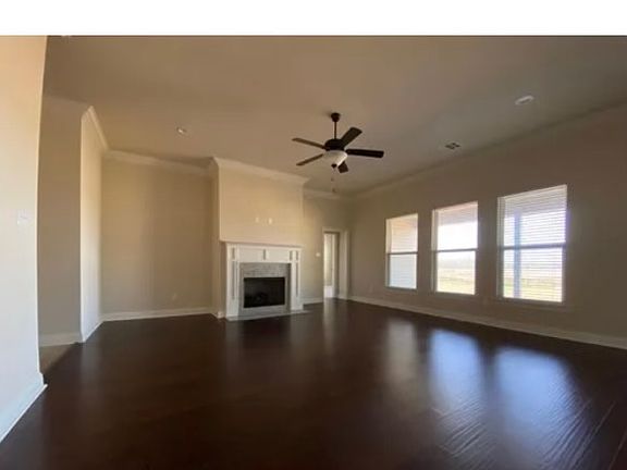 4th image of 415 Aubergine Ln