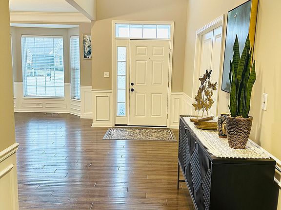 2nd image of 15135 Blue Ribbon Blvd