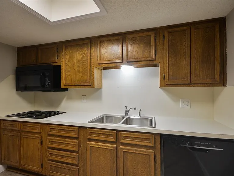 1326 Town Cir #1 — Photo 7