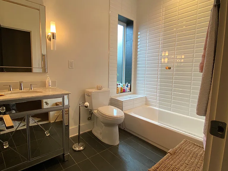 18 Q St NW #2 — Photo 14