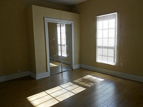 5th image of 818 Poplar St