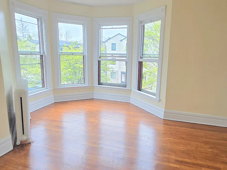 631 E Fulton St #5 — Photo 3