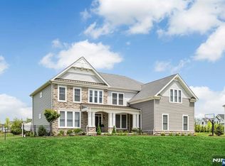 15 Meadowbrook Rd, Upper Saddle River, NJ 07458