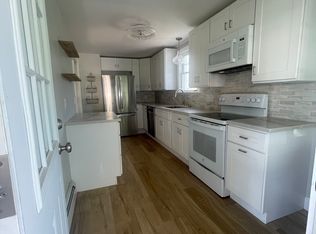 16 2nd Ave, Waterford, CT 06385