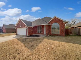 1013 Oak Creek Dr, Moore, OK 73160