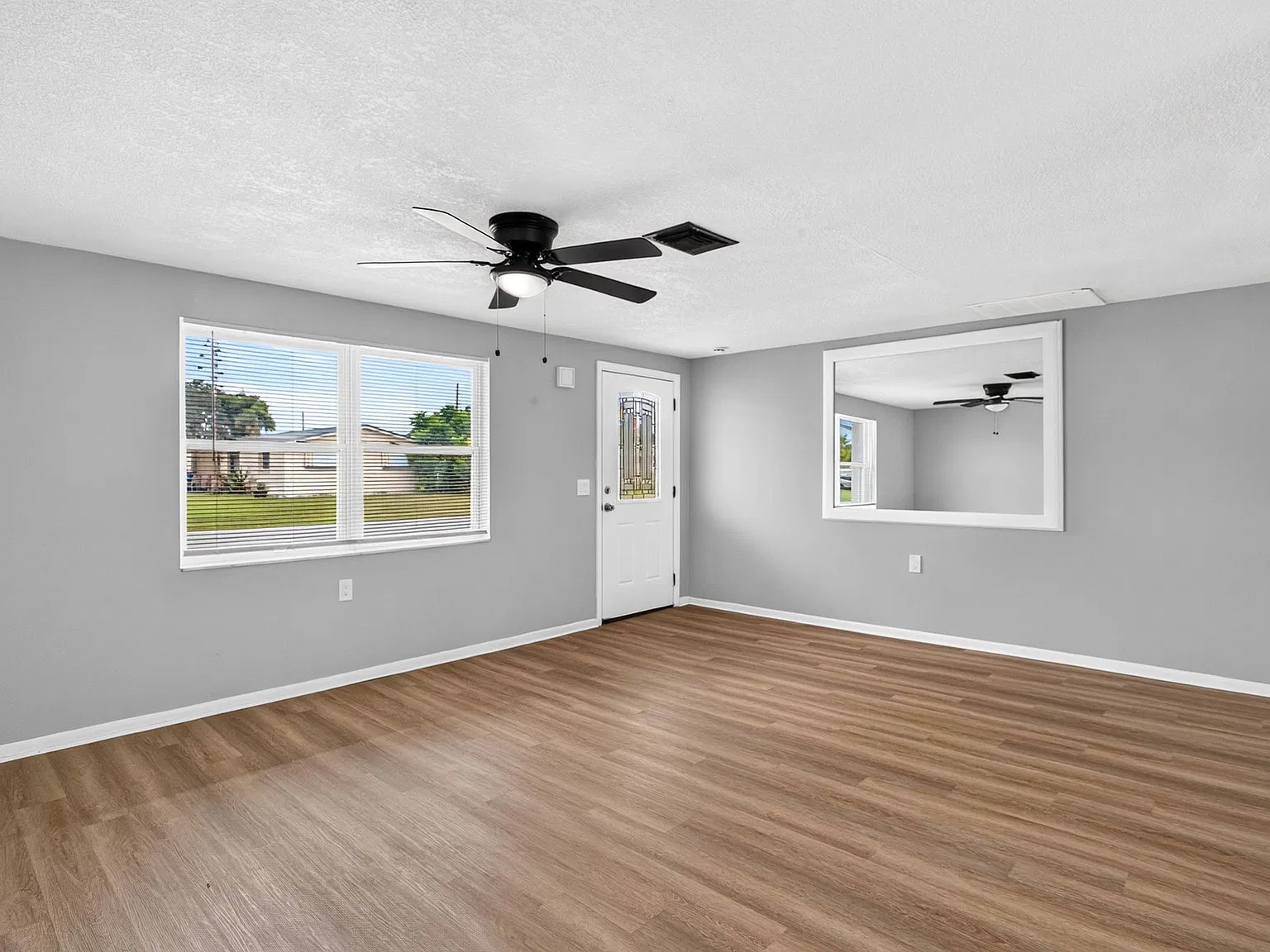 3 bed, 1143 sqft, $1,695 — Photo 3