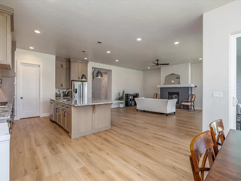 5562 S Zaivcla Ave — Photo 38
