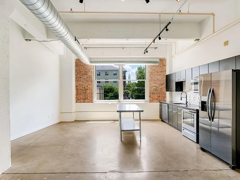 444 N 4th St #208 — Photo 5