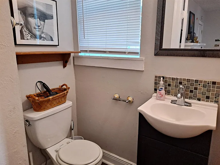 1906 San Gabriel St #17 — Photo 6