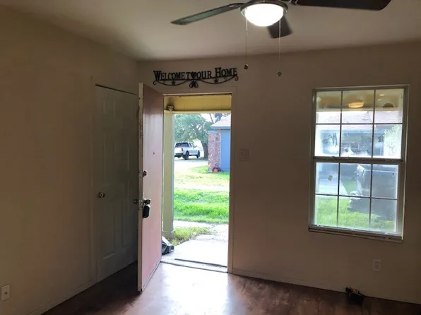 710A E Baxter St #A, Seguin, TX 78155