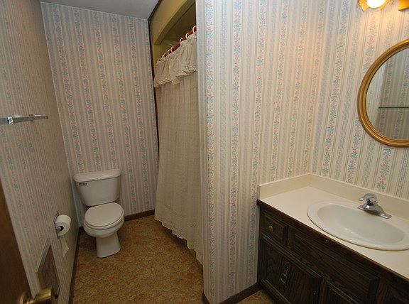 5th image of 24008 Lakeview Dr