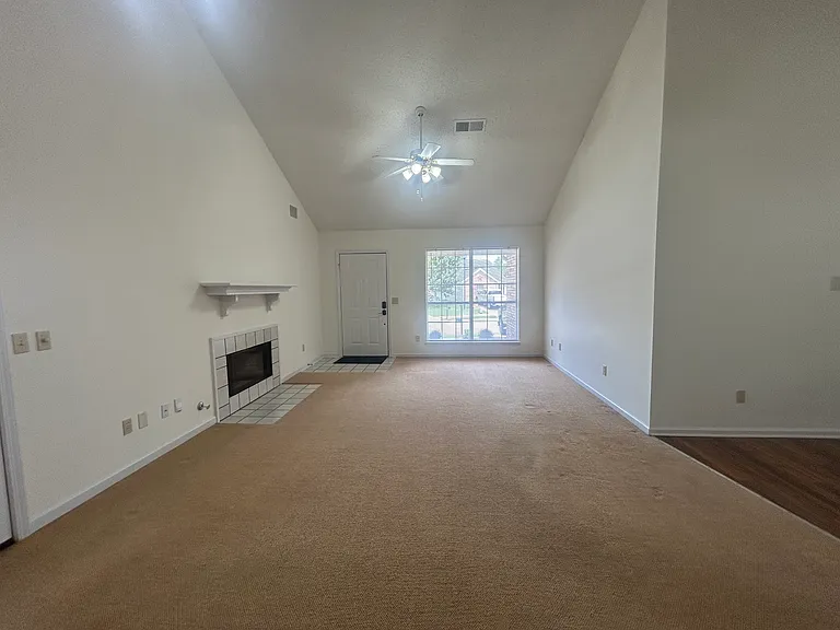 2445 Meadowlark Ln — Photo 3