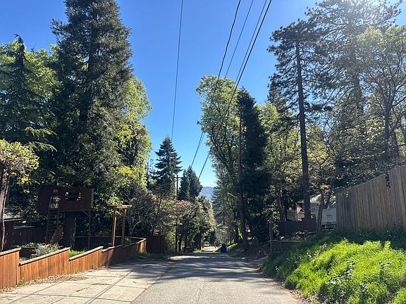 5th image of 22338 Pine Dr