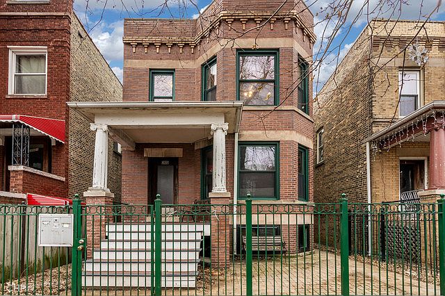 1st image of 3023 W Wellington Ave #2