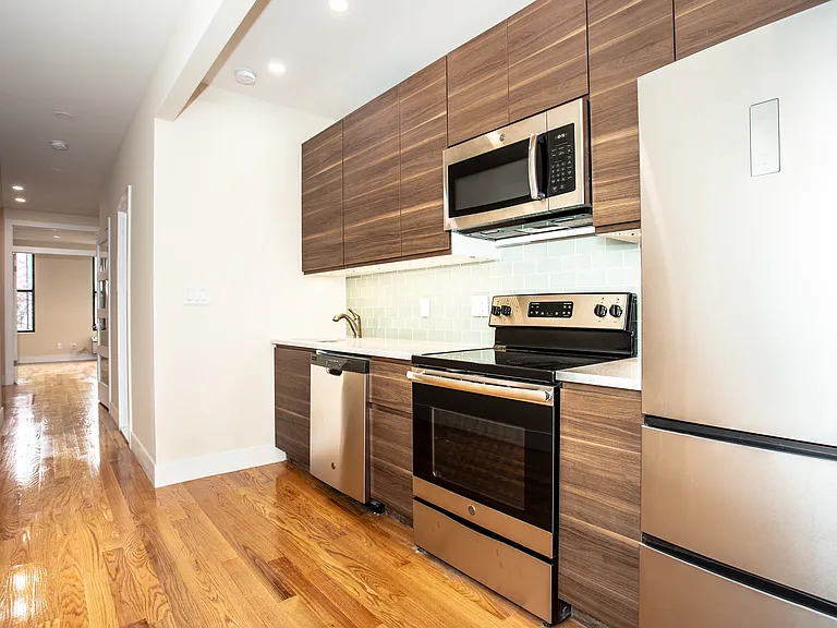 67 Diamond St #2R — Photo 13