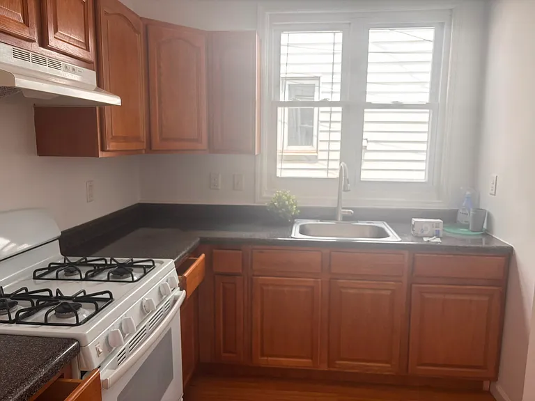 158 N 18th St #2 — Photo 6