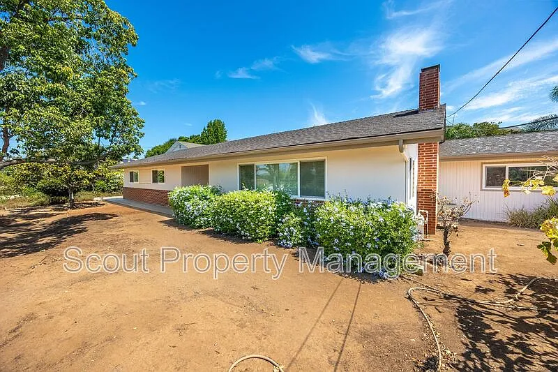 3 bed, 2.0 bath, 2000 sqft, $4,750 — Photo 2