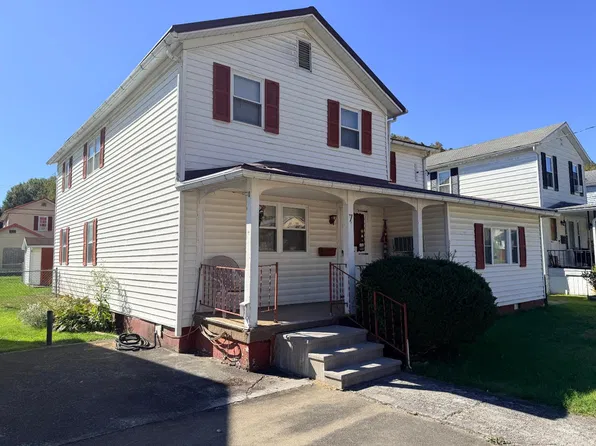 7 Cherry St, Richwood, WV 26261