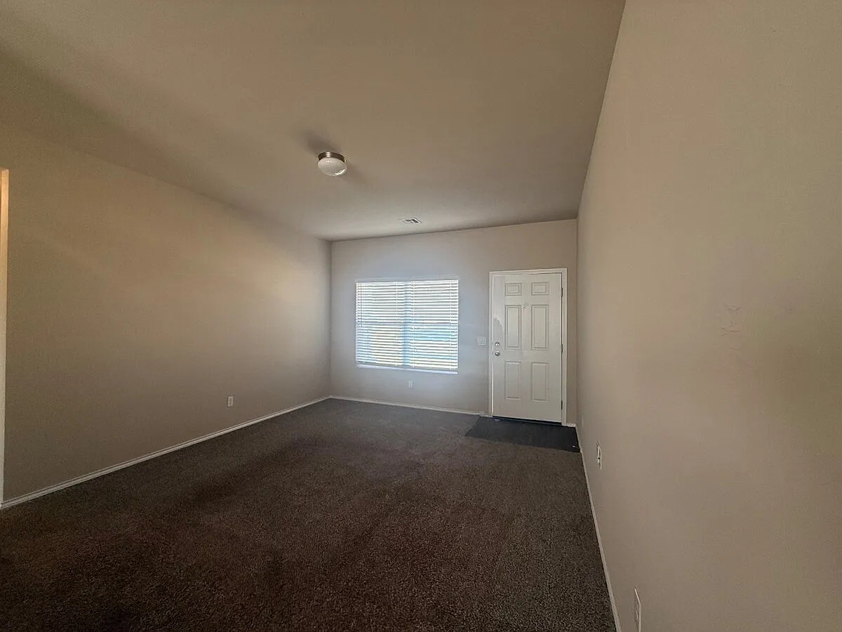 3 bed, 2.0 bath, 1206 sqft, $1,400 — Photo 4