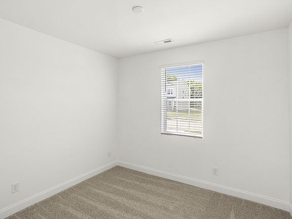 4th image of 2317 Williamsport Pike