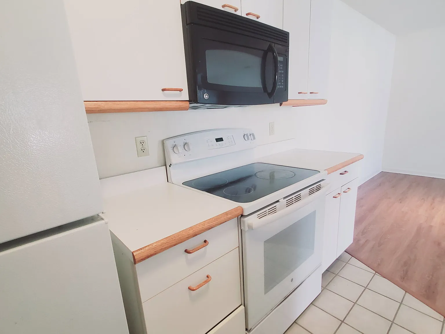 1 bed, 1.0 bath, 840 sqft, $2,000 — Photo 2