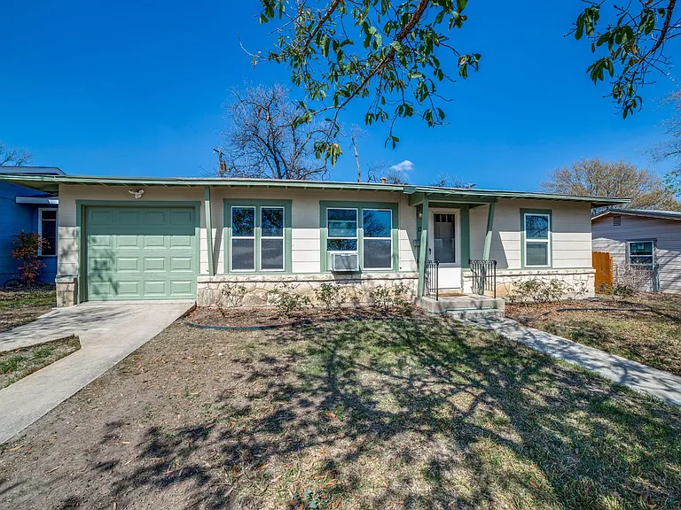123 Mink Dr — Photo 2