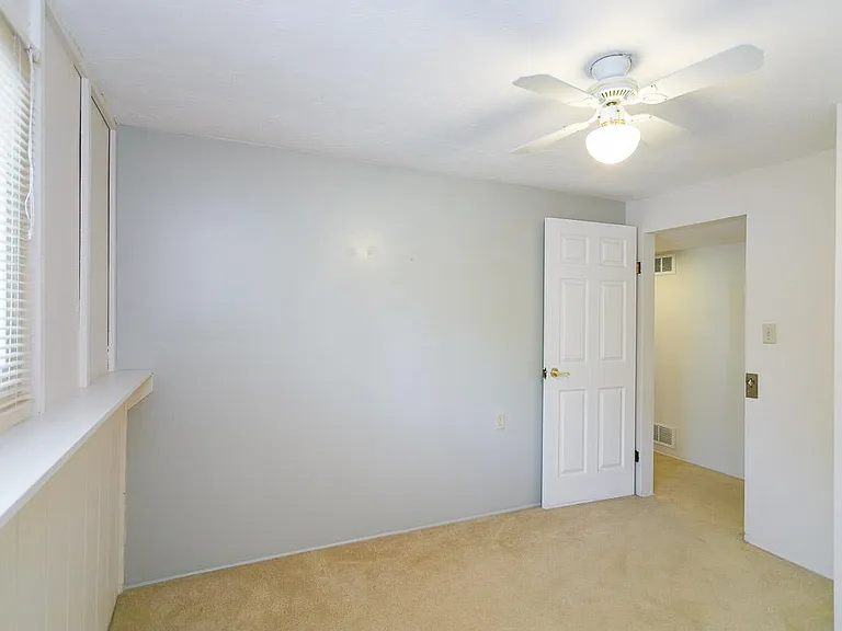 530 W Broadview Dr — Photo 16