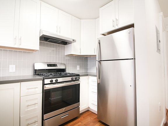 2nd image of 940 Hayes St #28