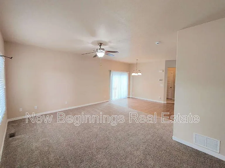 2562 Ellingwood Dr — Photo 6