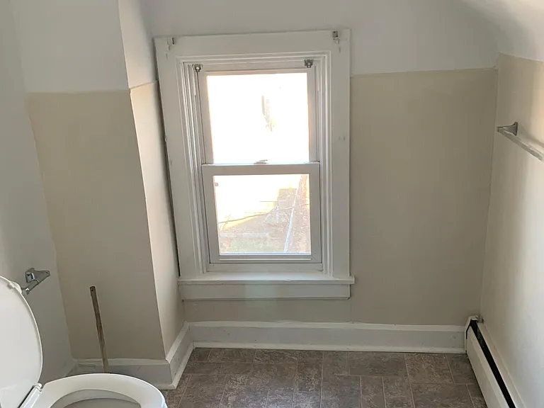 414 W Franklin St — Photo 8