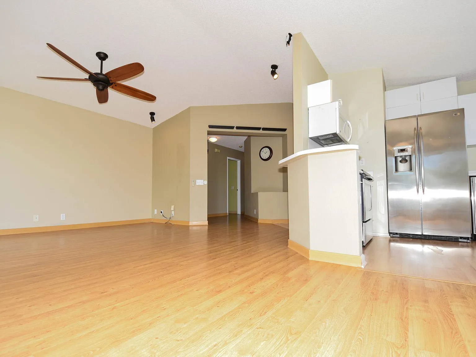 2 bed, 1114 sqft, $3,300 — Photo 2