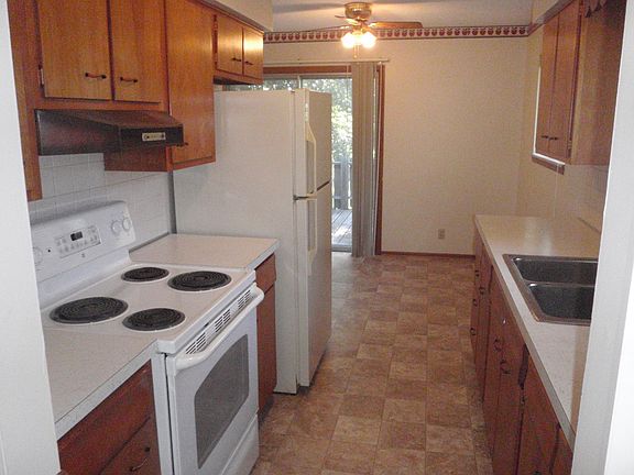 Kitchen/Dining Area
