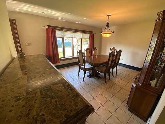 5th image of 14 Meadow Ln